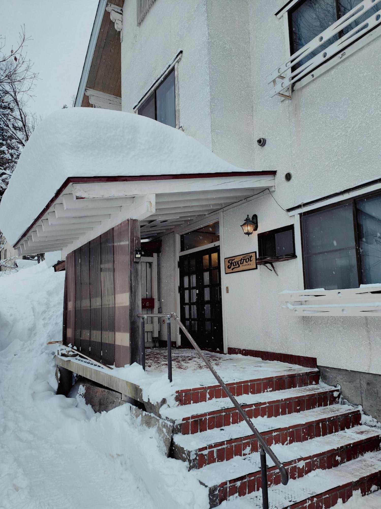 Hotel Foxtrot Хакуба Екстериор снимка